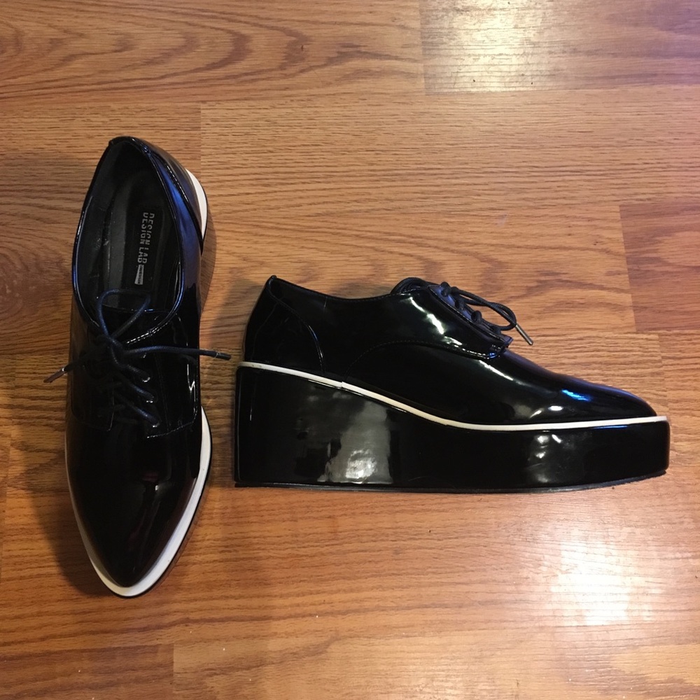 Design Lab Lord & Taylor Black Patent Leather Shoe